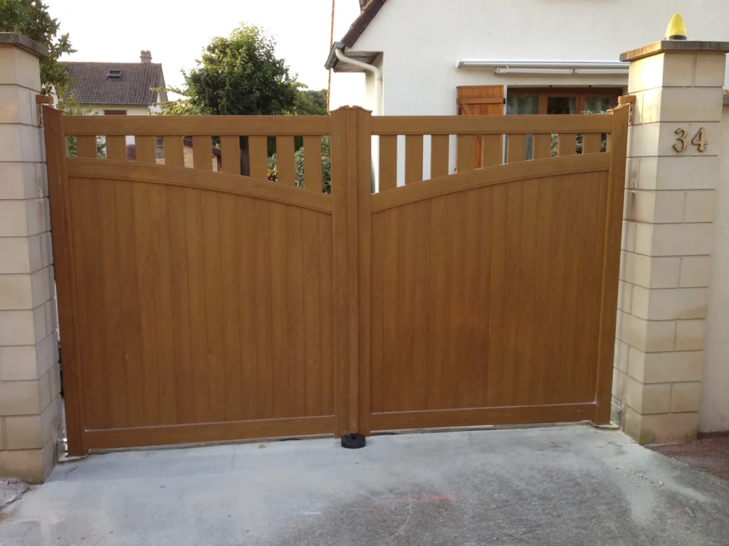 Portail aluminium sur mesure - réalisation Nantes (Pays de la Loire)