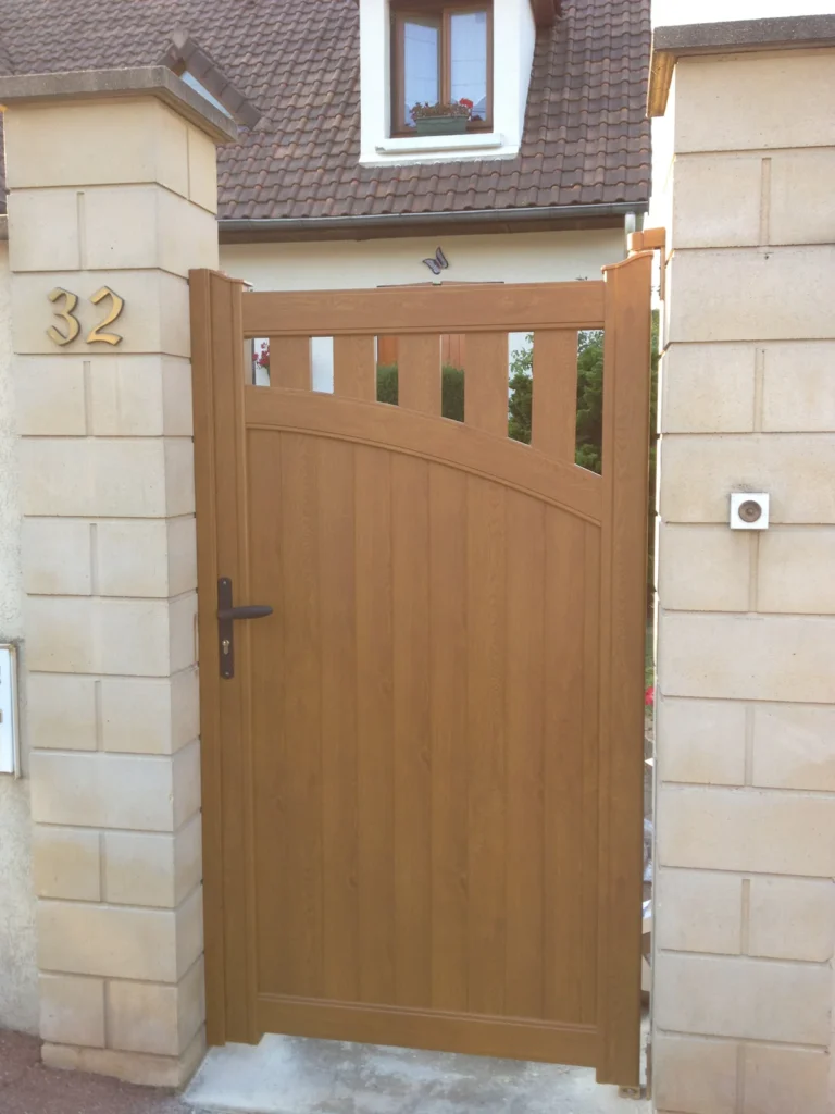 Portail aluminium sur mesure - réalisation Angers (Pays de la Loire)