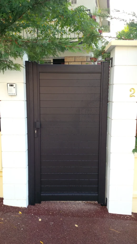 Portail aluminium sur mesure - réalisation Saint-Étienne (Auvergne-Rhône-Alpes)