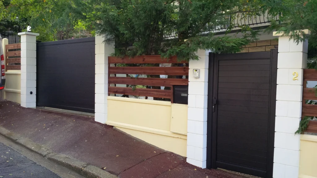 Portail aluminium sur mesure - réalisation Aix-en-Provence (Provence-Alpes-Côte d’Azur)