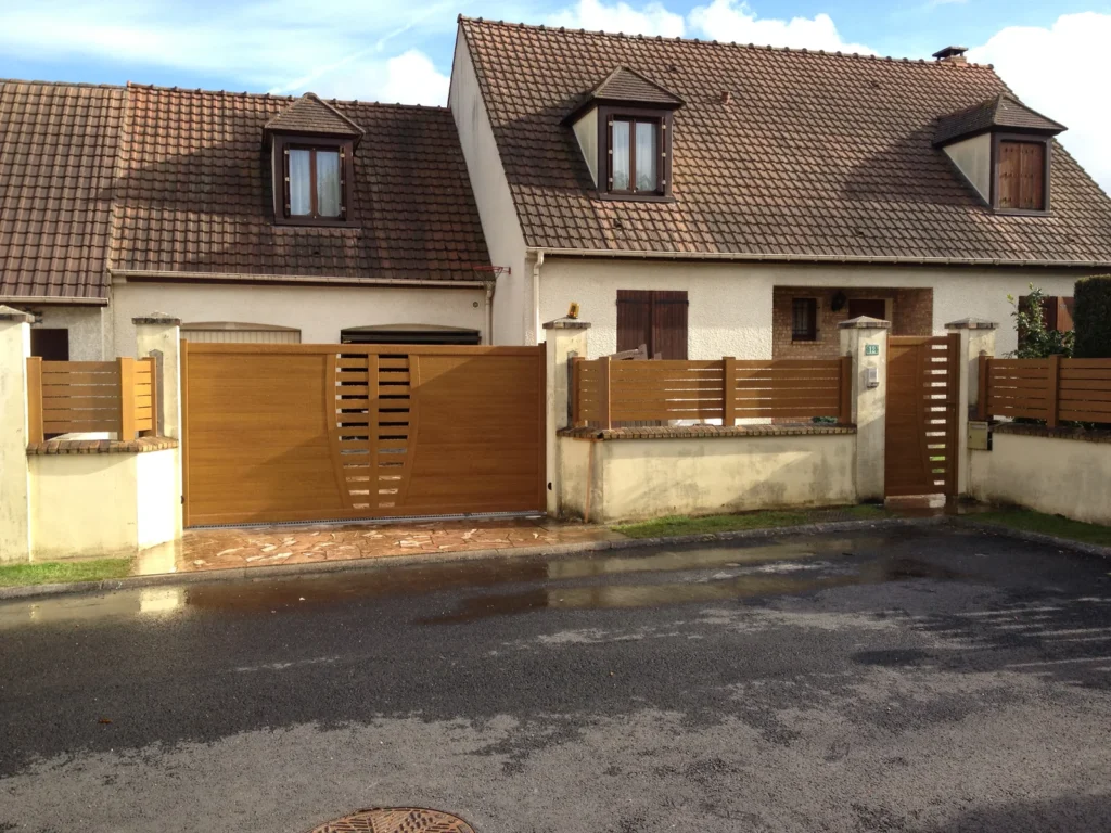 Portail aluminium sur mesure - réalisation Yvelines (Île-de-France)