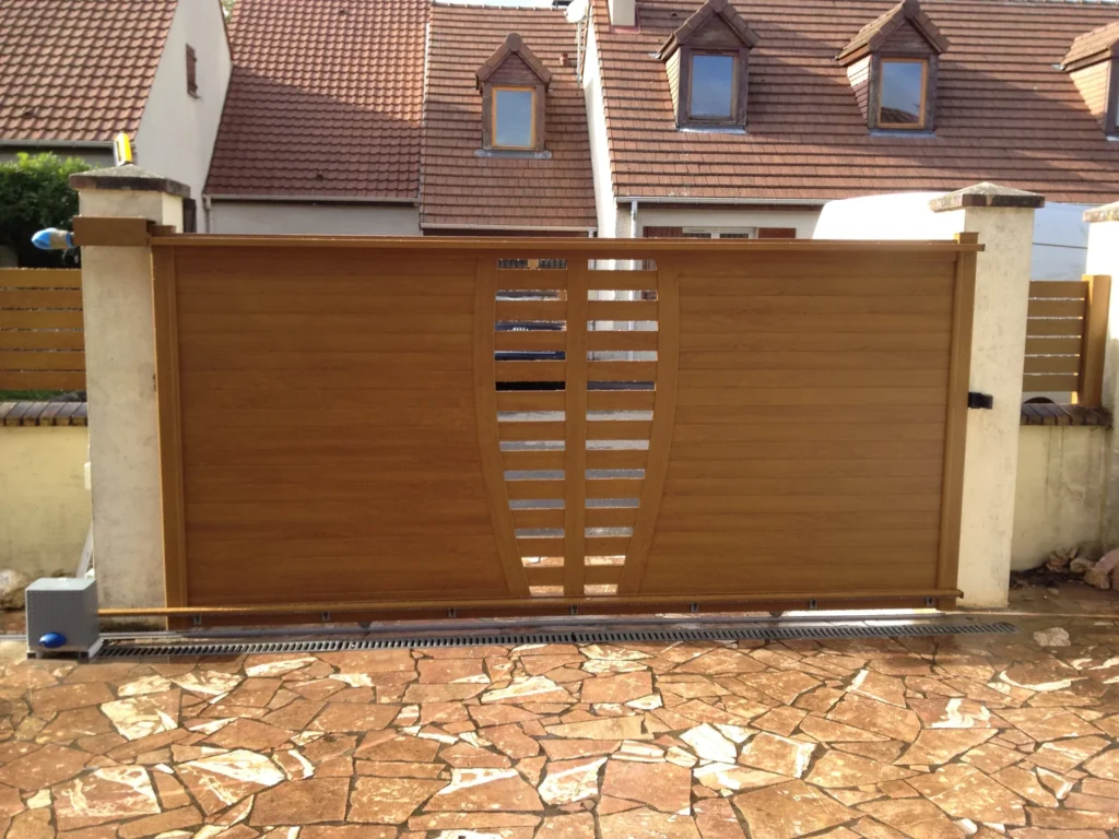 Portail aluminium sur mesure - réalisation Reims (Grand Est)
