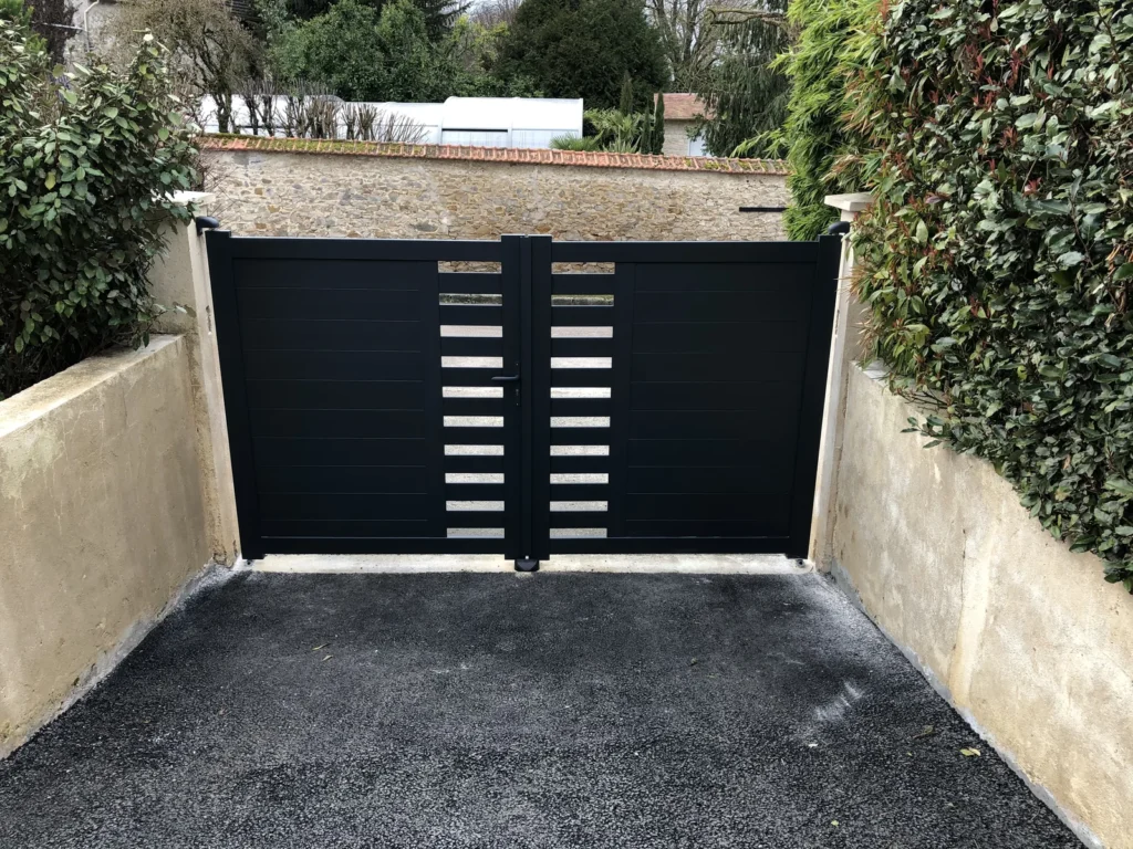 Portail aluminium sur mesure - réalisation Paris (Île-de-France)