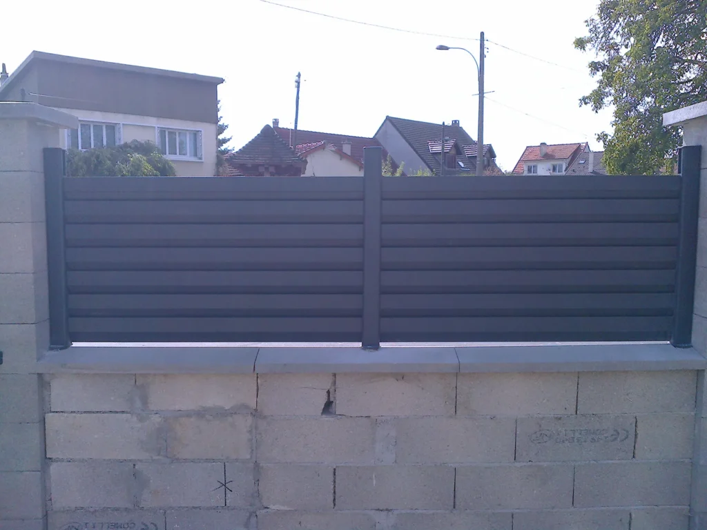 Portail aluminium sur mesure - réalisation Aix-en-Provence (Provence-Alpes-Côte d’Azur)
