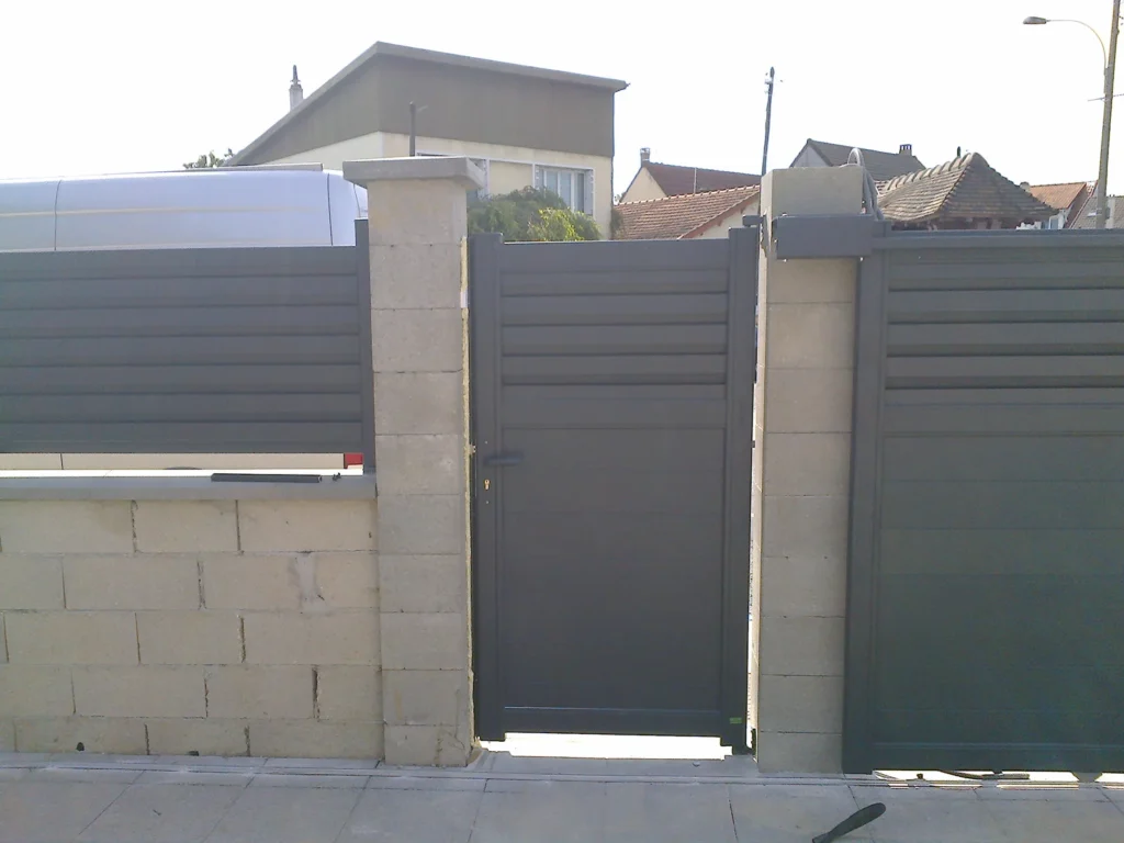 Portail aluminium sur mesure - réalisation La Rochelle (Nouvelle-Aquitaine)