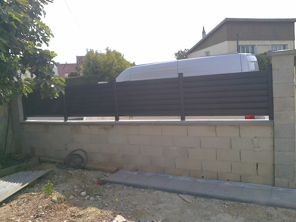 Portail aluminium sur mesure - réalisation Marseille (Provence-Alpes-Côte d’Azur)