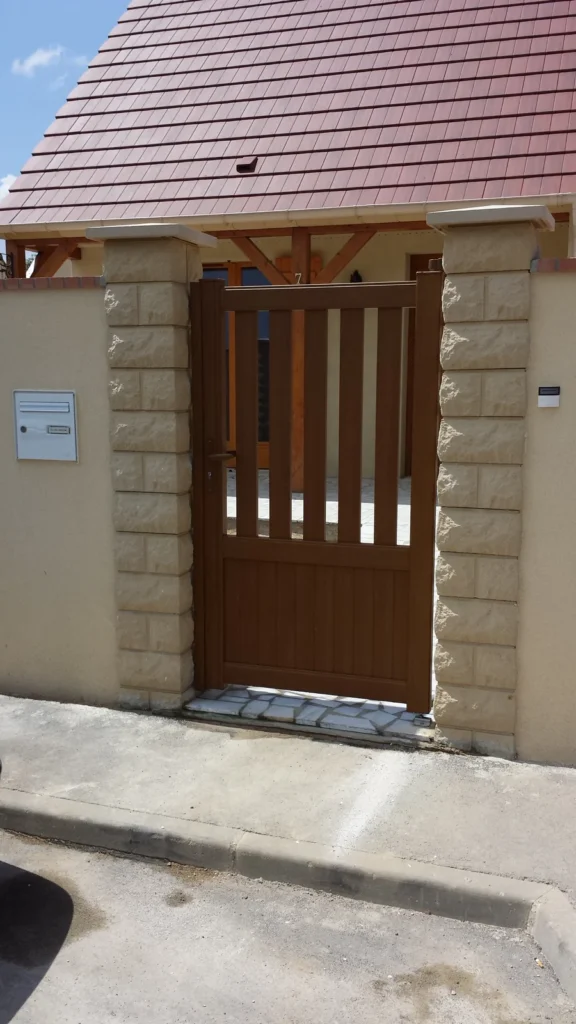 Portail aluminium sur mesure - réalisation Angers (Pays de la Loire)