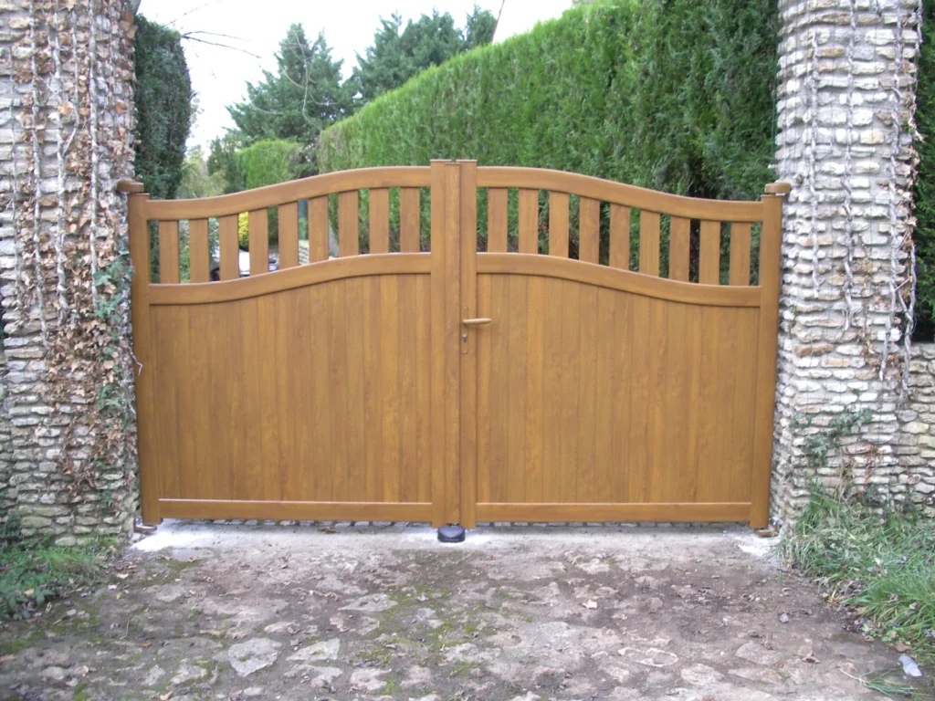 Portail aluminium sur mesure - réalisation Nantes (Pays de la Loire)