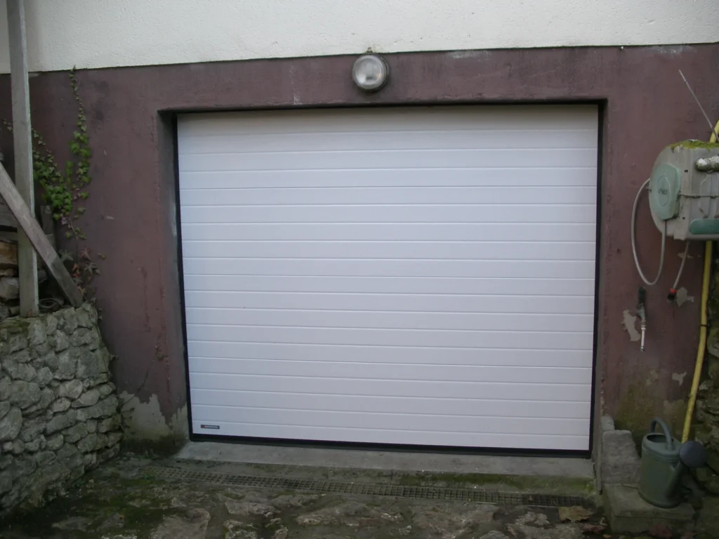 Portail aluminium sur mesure - réalisation Caen (Normandie)