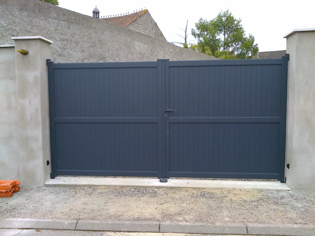 Portail aluminium sur mesure - réalisation Paris (Île-de-France)