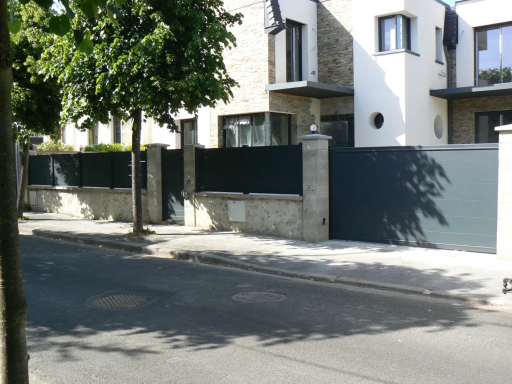 Portail aluminium sur mesure - réalisation Nice (Provence-Alpes-Côte d’Azur)