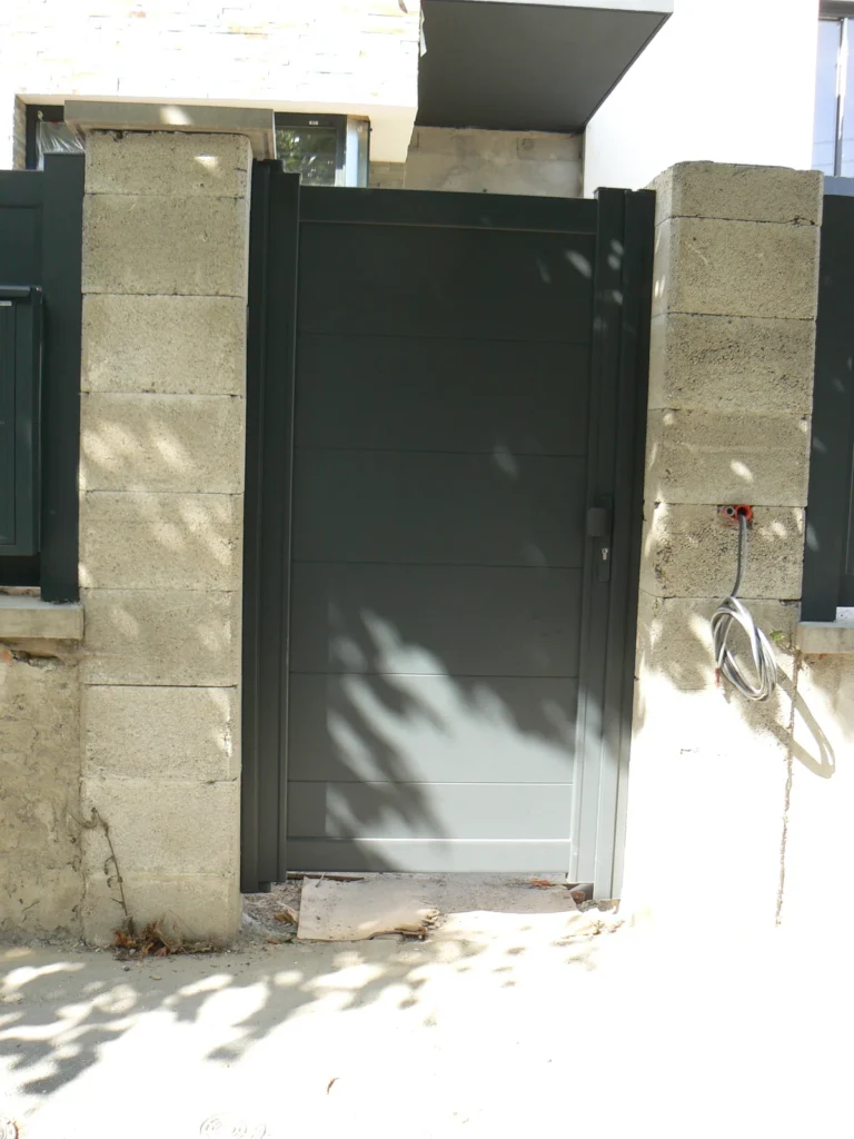 Portail aluminium sur mesure - réalisation Nancy (Grand Est)