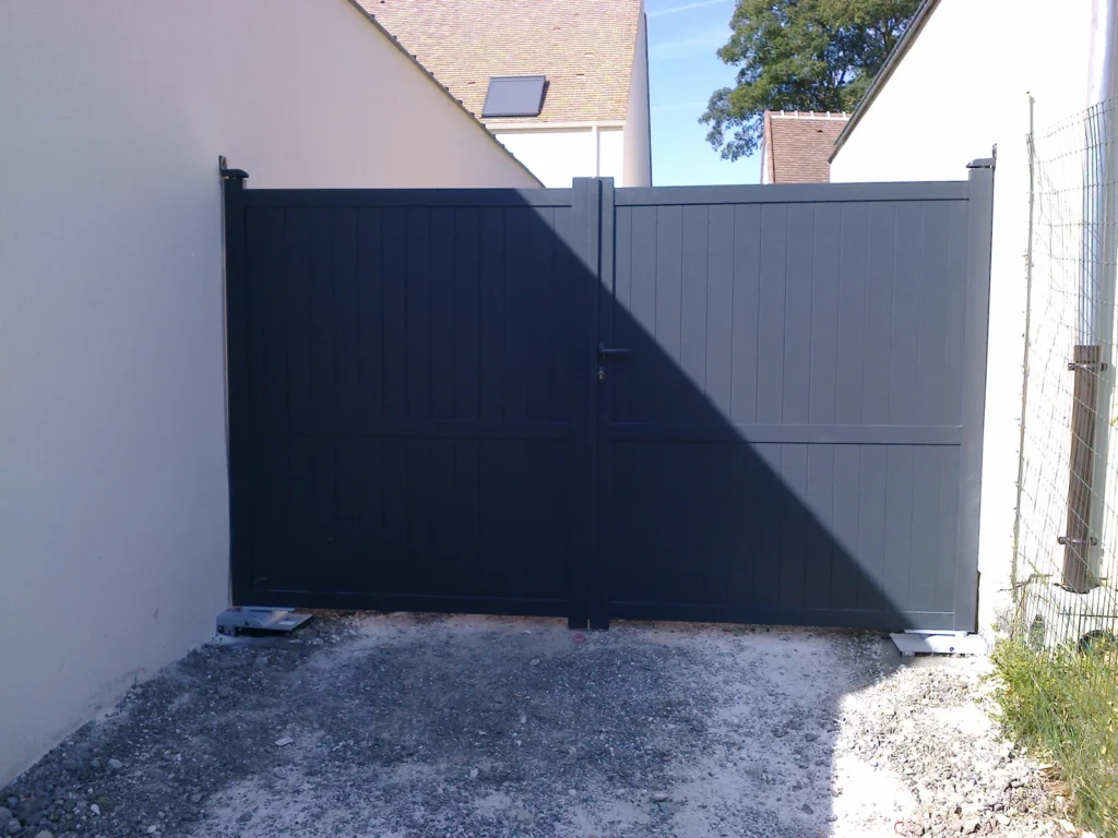 Portail aluminium sur mesure - réalisation Tours (Centre-Val de Loire)