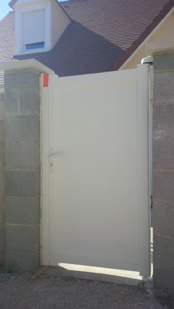 Portail aluminium sur mesure - réalisation Yvelines (Île-de-France)