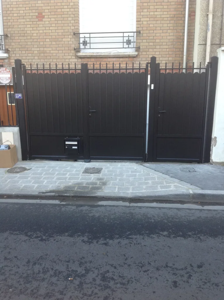 Portail aluminium sur mesure - réalisation Montpellier (Occitanie)