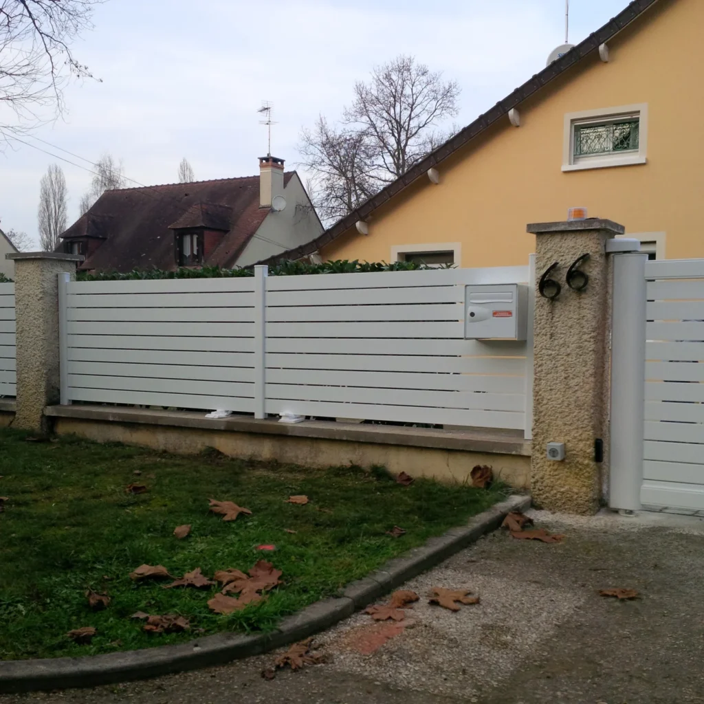 Portail aluminium sur mesure - réalisation Reims (Grand Est)