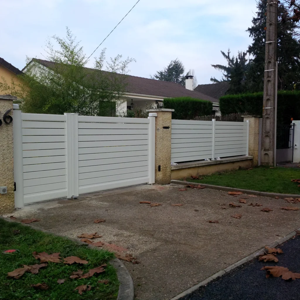 Portail aluminium sur mesure - réalisation Limoges (Nouvelle-Aquitaine)