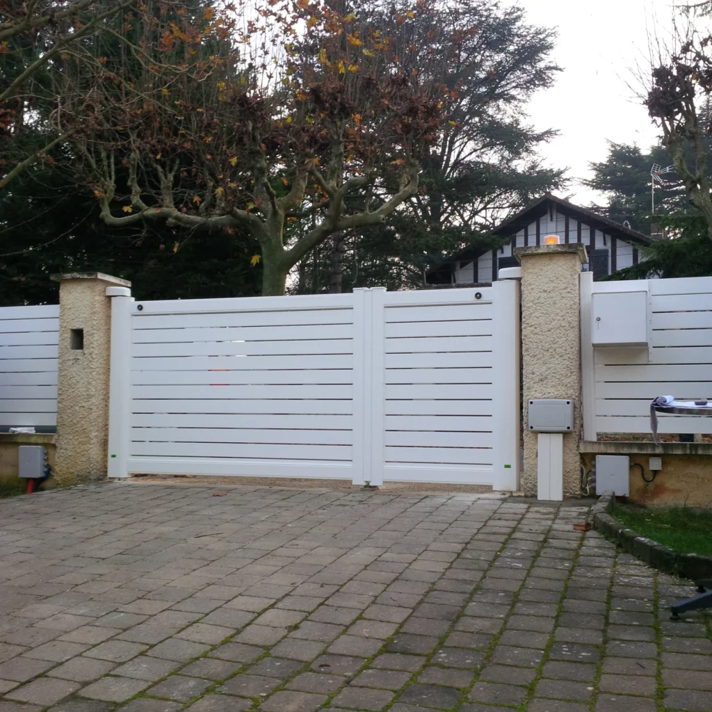 Portail aluminium sur mesure - réalisation Nice (Provence-Alpes-Côte d’Azur)