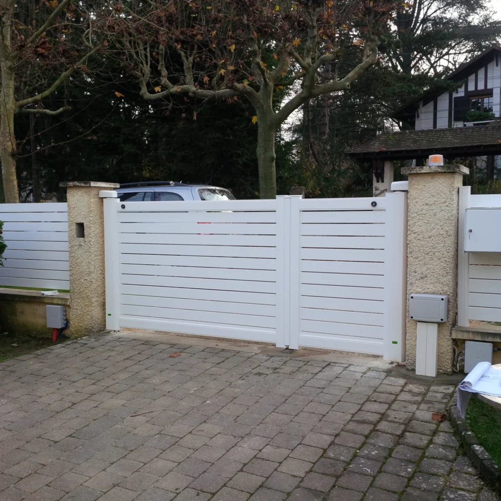 Portail aluminium sur mesure - réalisation La Rochelle (Nouvelle-Aquitaine)