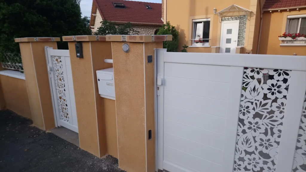 Portail aluminium sur mesure - réalisation Limoges (Nouvelle-Aquitaine)