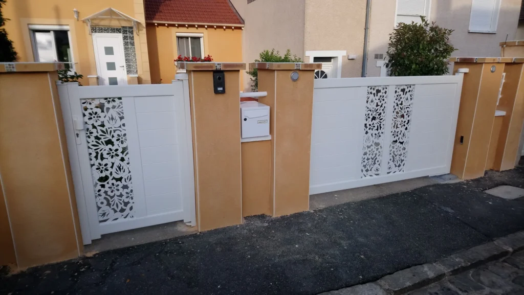 Portail aluminium sur mesure - réalisation Val-de-Marne (Île-de-France)