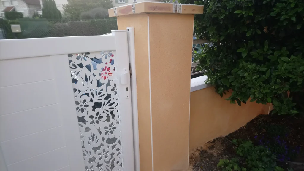 Portail aluminium sur mesure - réalisation Saint-Étienne (Auvergne-Rhône-Alpes)
