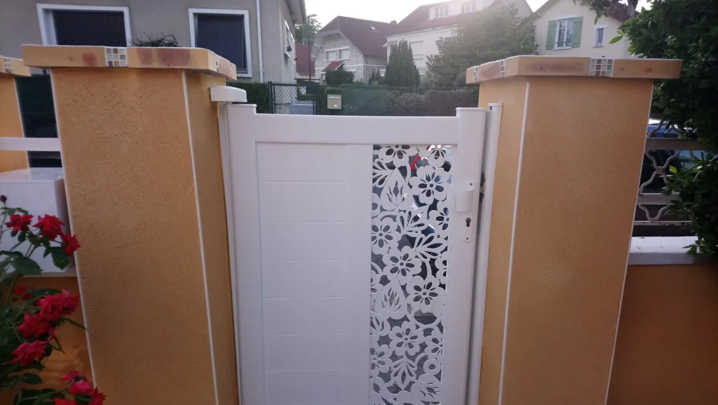 Portail aluminium sur mesure - réalisation Paris (Île-de-France)
