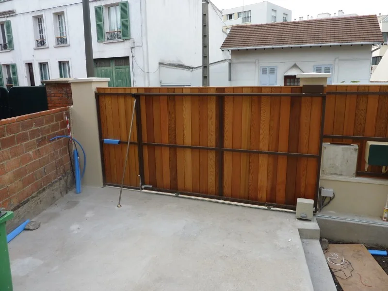 Portail aluminium sur mesure - réalisation Toulon (Provence-Alpes-Côte d’Azur)