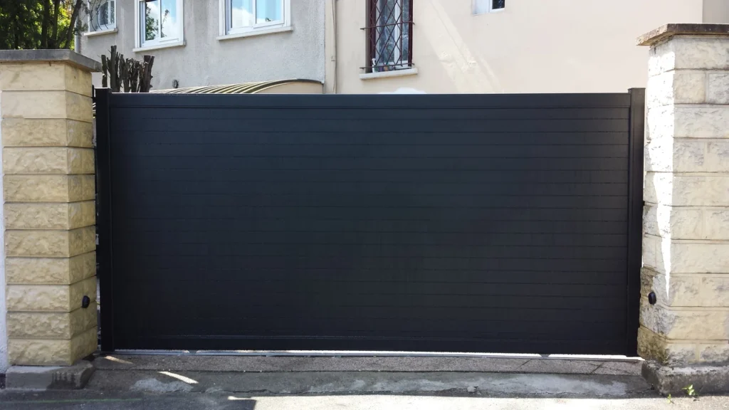 Portail aluminium sur mesure - réalisation Lille (Hauts-de-France)
