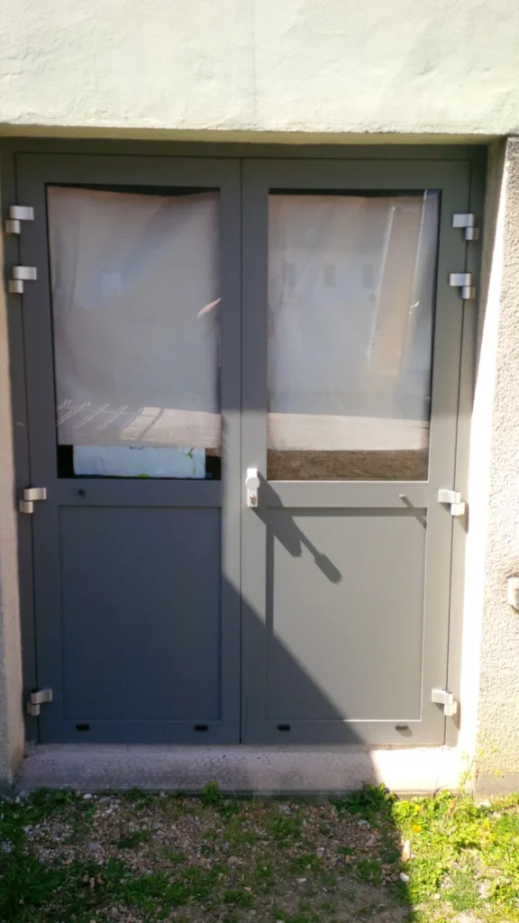 Porte d’entrée sur mesure - réalisation Toulon (Provence-Alpes-Côte d’Azur)