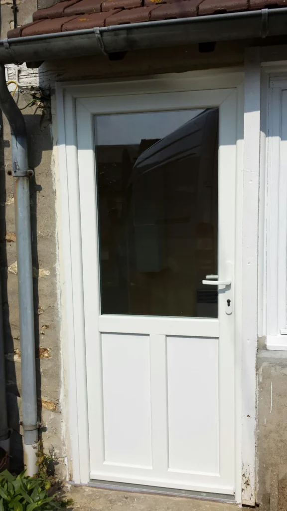 Porte d’entrée sur mesure - réalisation Lyon (Auvergne-Rhône-Alpes)