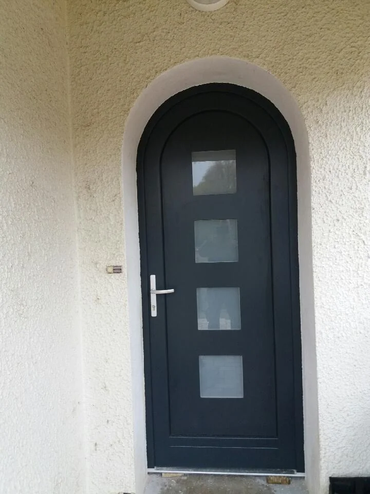Porte d’entrée sur mesure - réalisation Seine-Saint-Denis (Île-de-France)