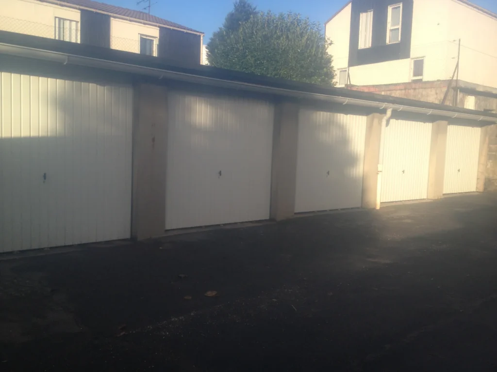 Porte de garage basculante sur mesure - réalisation Paris (Île-de-France)
