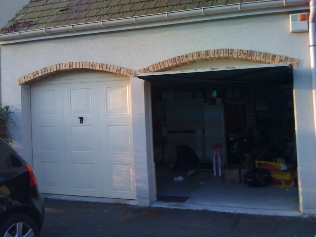 Porte de garage basculante sur mesure - réalisation Pau (Nouvelle-Aquitaine)