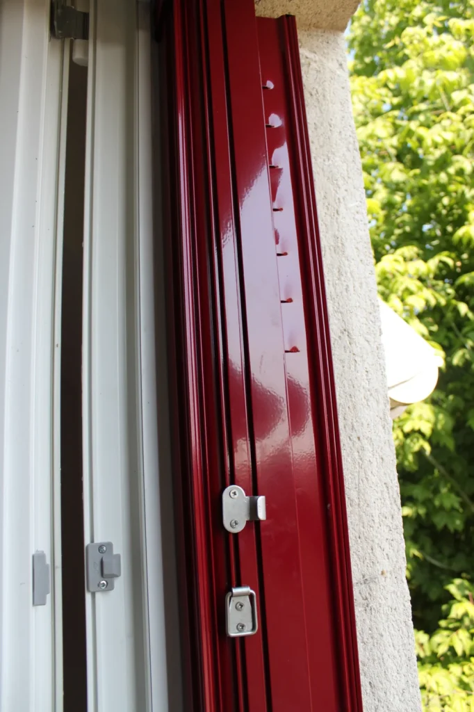 Persienne PVC blanche sur mesure - r\u00e9alisation France