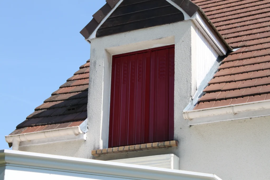 Persienne PVC blanche sur mesure - r\u00e9alisation France