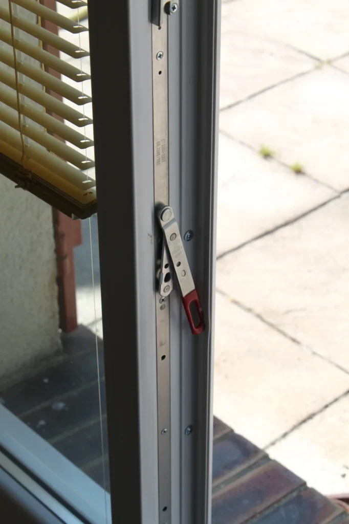 Fen\u00eatre PVC blanche sur mesure - r\u00e9alisation France