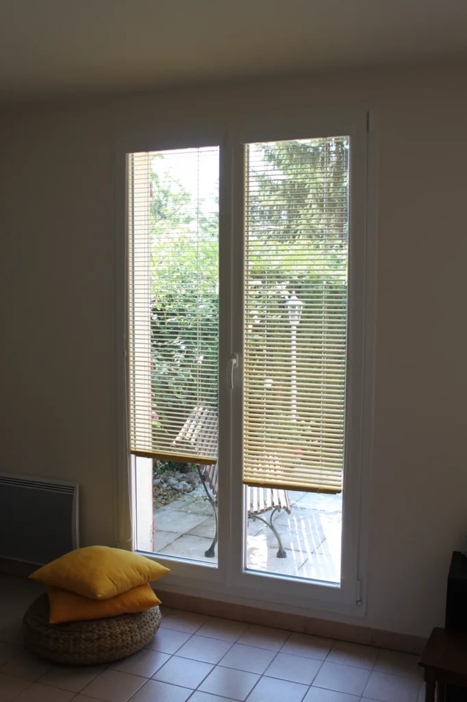 Fen\u00eatre PVC blanche sur mesure - r\u00e9alisation France