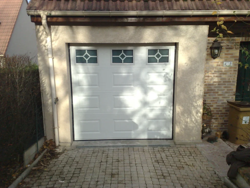 Porte de garage basculante sur mesure - réalisation Le Havre (Normandie)