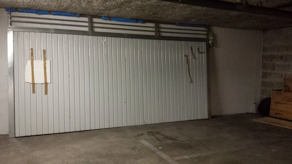 Porte de garage basculante sur mesure - réalisation Tours (Centre-Val de Loire)