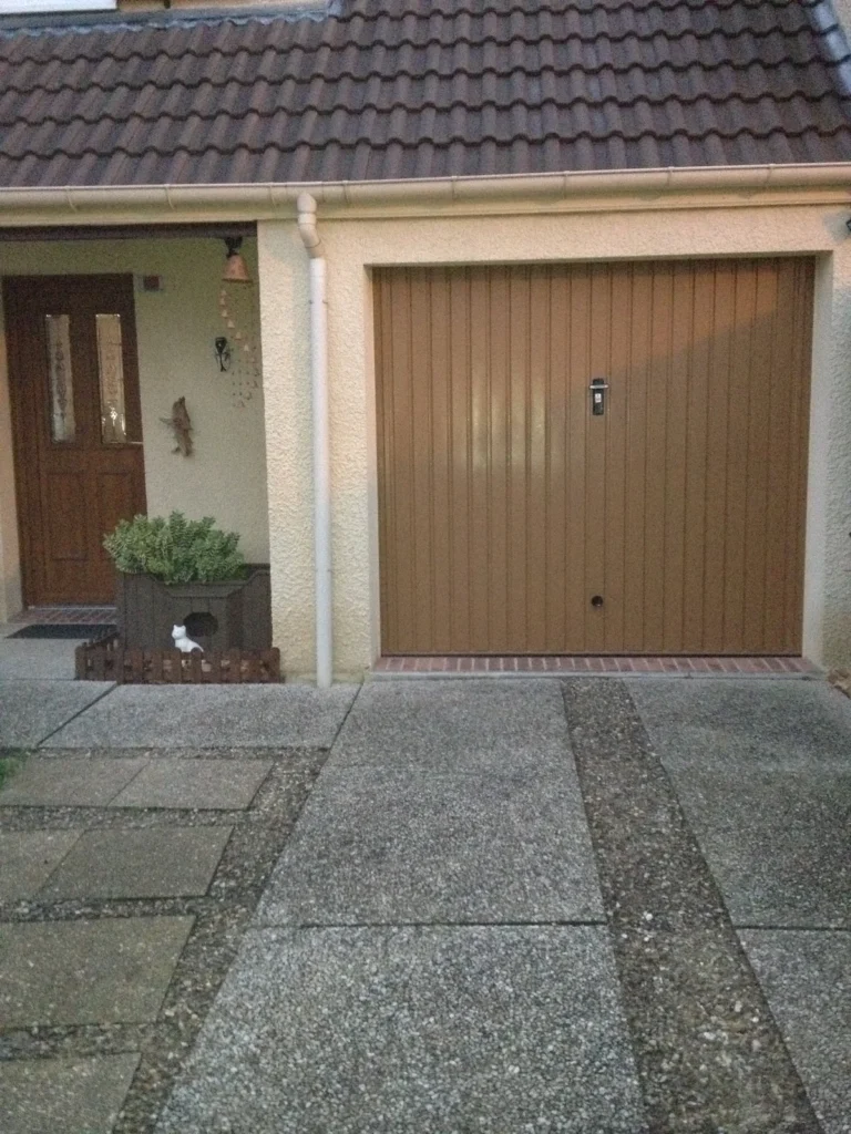 Porte de garage basculante sur mesure - réalisation Le Mans (Pays de la Loire)
