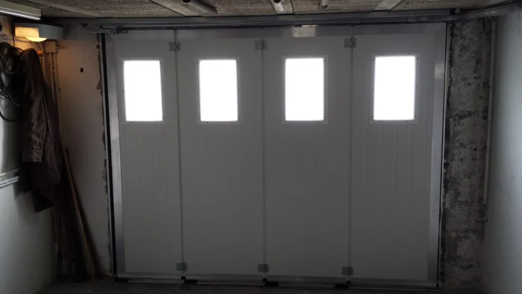 Porte de garage coulissante aluminium blanche - r\u00e9alisation France