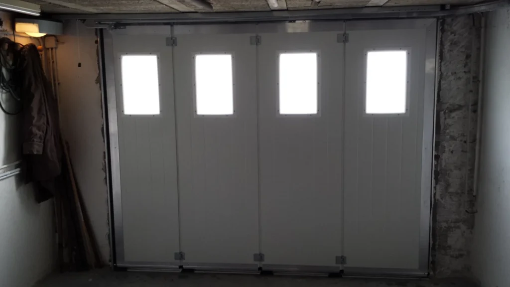 Porte de garage coulissante aluminium blanche - r\u00e9alisation France
