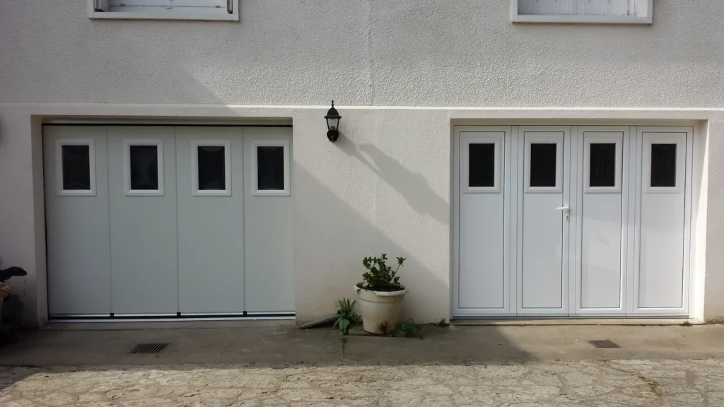 Porte de garage battante sur mesure - réalisation Yvelines (Île-de-France)