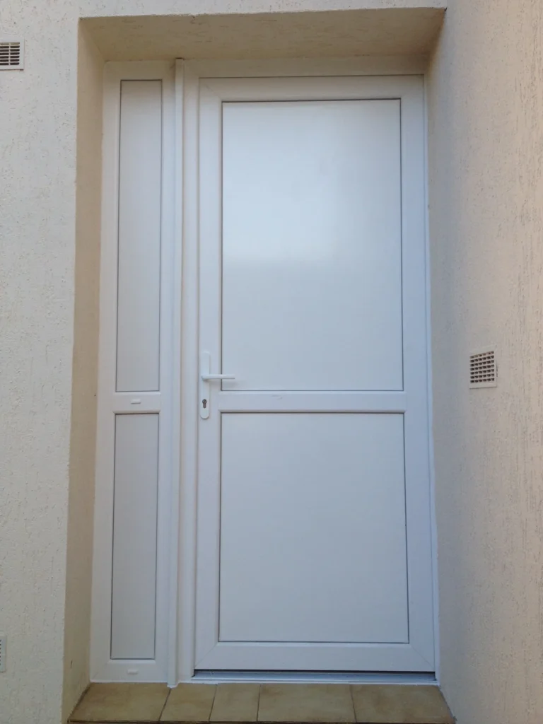 Porte d\u2019entr\u00e9e bois noire 2 vantaux - r\u00e9alisation France