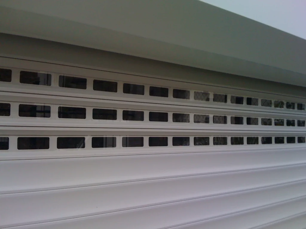 Porte de garage enroulable sur mesure - réalisation Lille (Hauts-de-France)