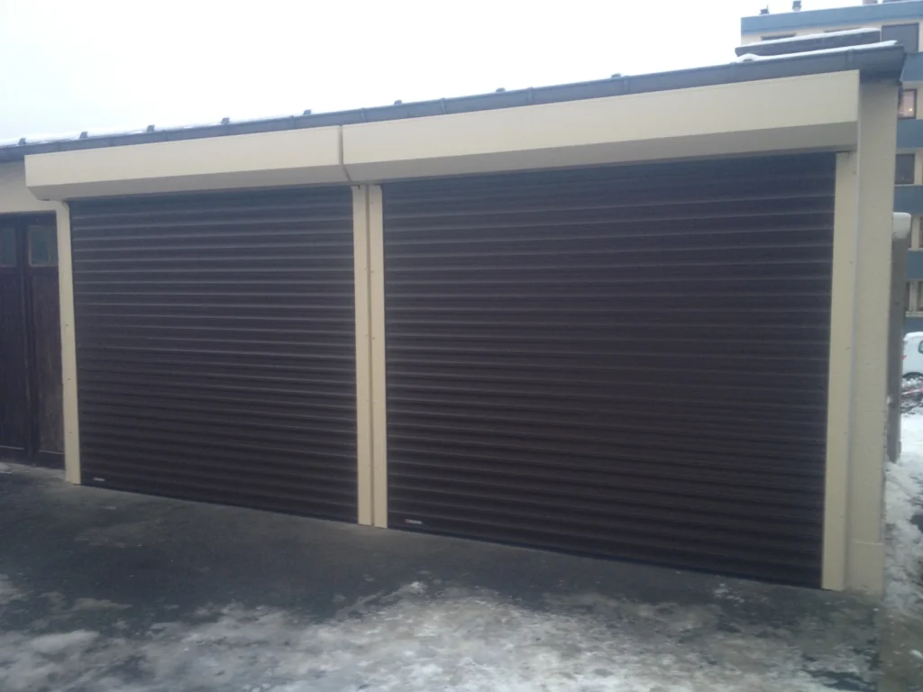 Porte de garage enroulable sur mesure - réalisation Amiens (Hauts-de-France)