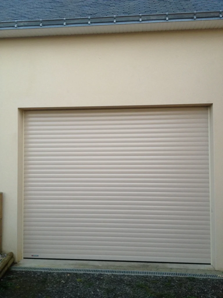 Porte de garage enroulable sur mesure - réalisation Chartres (Centre-Val de Loire)