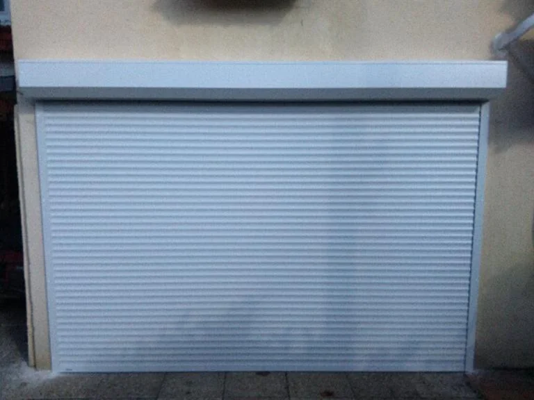 Porte de garage enroulable sur mesure - réalisation Amiens (Hauts-de-France)