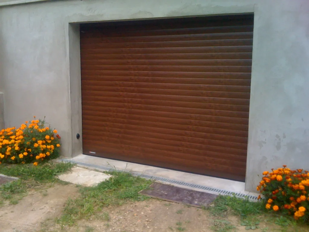 Porte de garage enroulable sur mesure - réalisation Strasbourg (Grand Est)